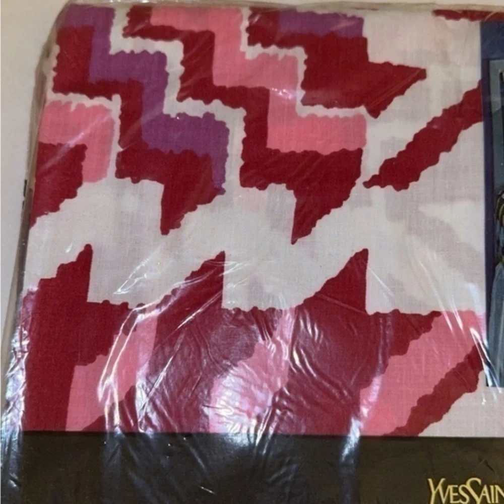 YSL Yves Saint Laurent Fieldcrest‎ Pink Geometric Designer Twin Fitted Sheet